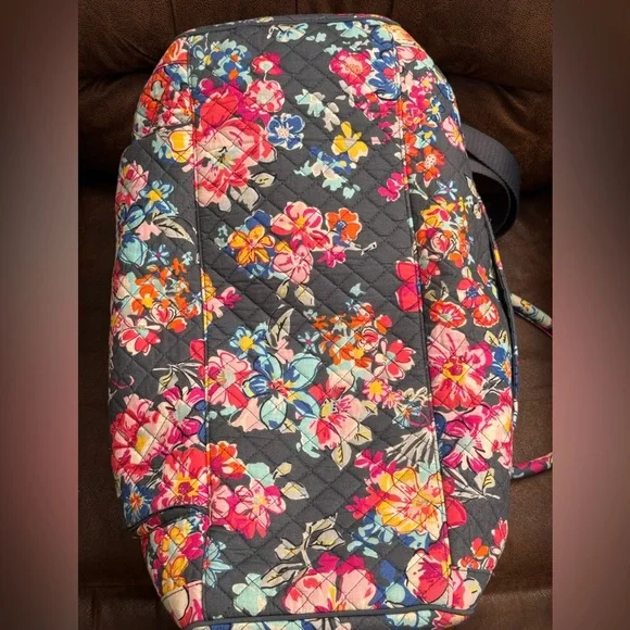 Vera Bradley Khaki Green & Floral Patterned Tote. Overnight bag - Picture 8 of 14